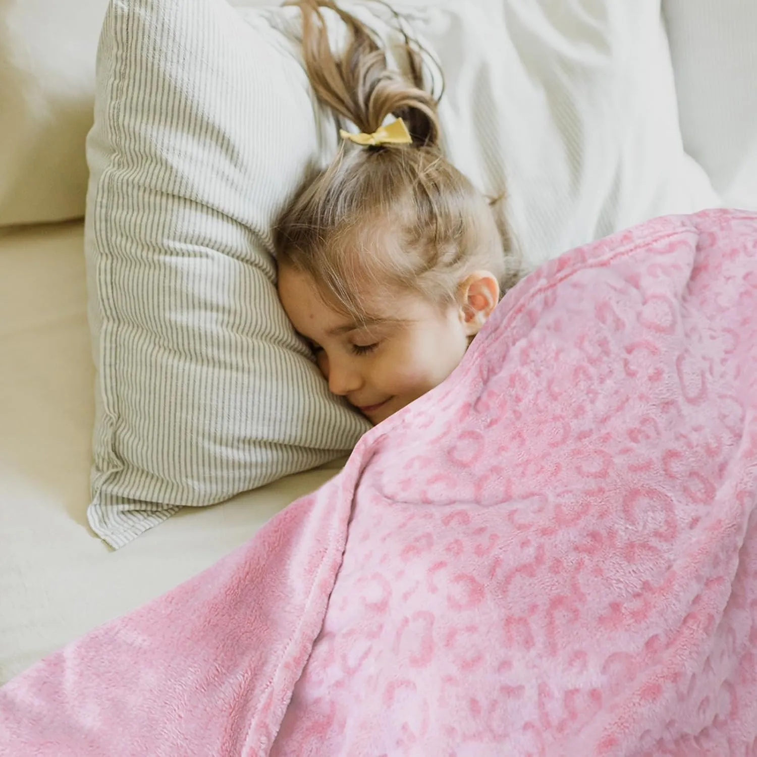 Bnuitland Leopard Print Fleece Flannel Throw Blanket with Storage Pouch,300 GSM Double Sided Cheetah Print Bed Sofa Travel Blanket, Super Soft Fuzzy Fluffy Gift for Adults and Kids, 50x70inch, Pink